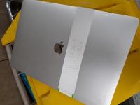 LF 143 MACBOOK
